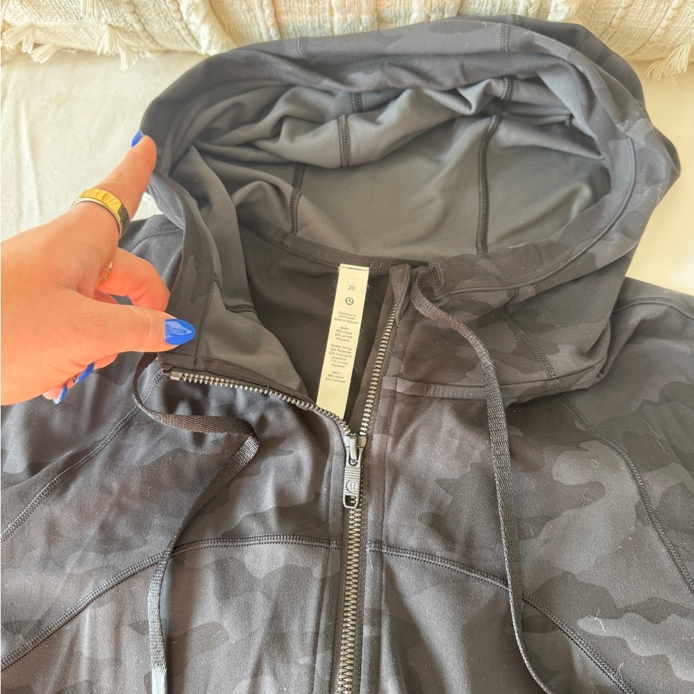 Women's Lululemon Gray Camouflage Jacket - Picture 4 of 5